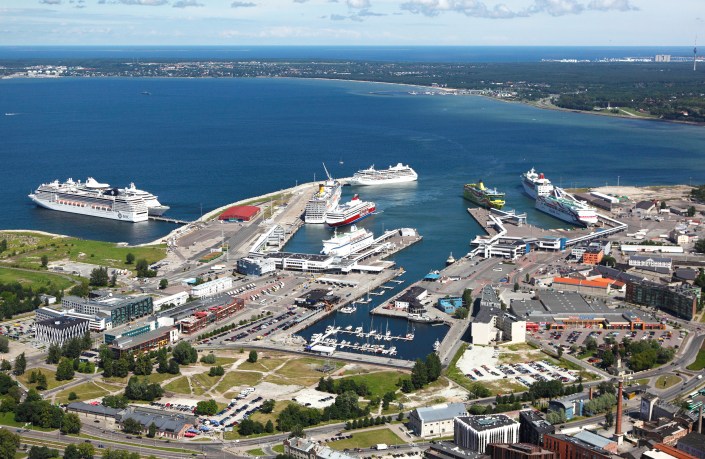 Old_City_Harbour,_Tallinn.jpg